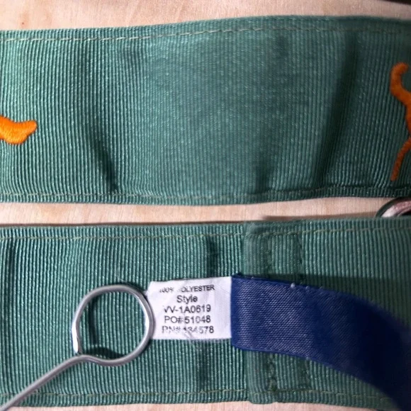 Vineyard Vines D-ring Green Belt with Orange Embroidered Dog Motifs Sz L EUC - Picture 7 of 8